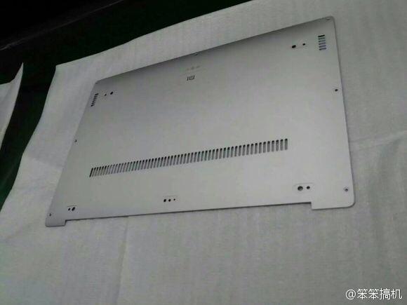 小米筆記本？看樣子面板是鋁模具